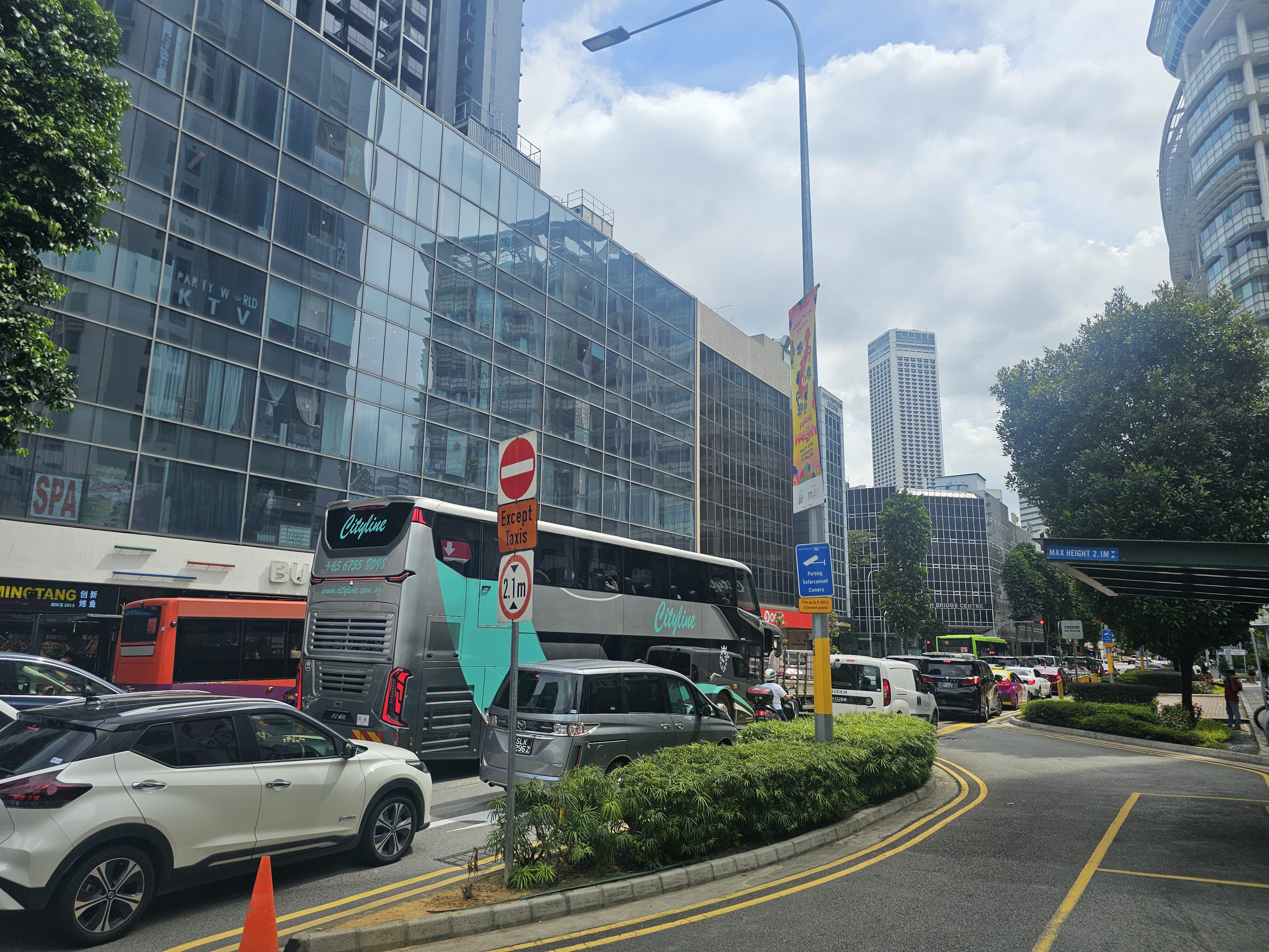 Wider view of the Bugis neighbourhood